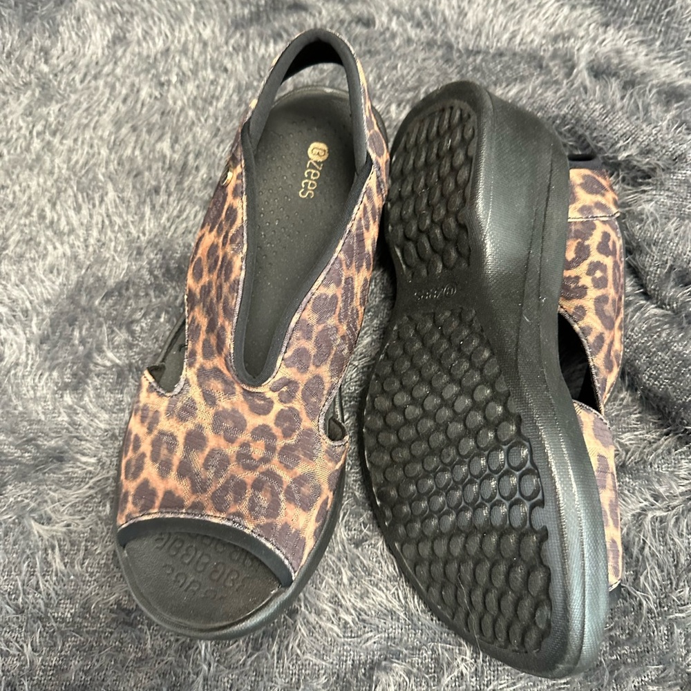 Aetrex Women's Leopard Print Sandals